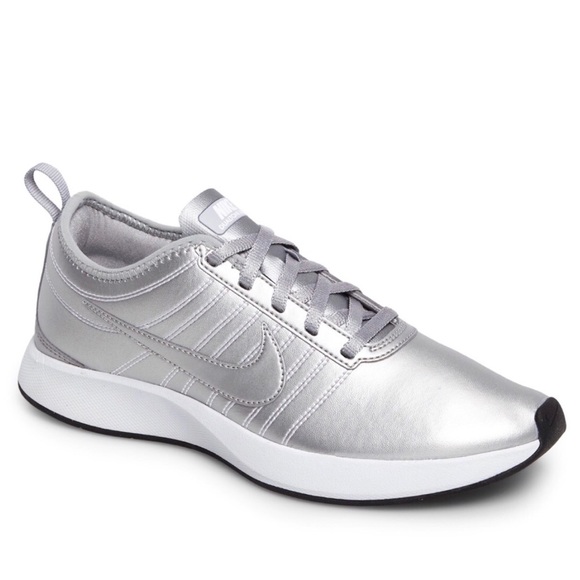 Nike Dualtone Racer PRM Metallic Sneakers NWT Nike Dualtone Racer PRM Metallic Sneakers NWT